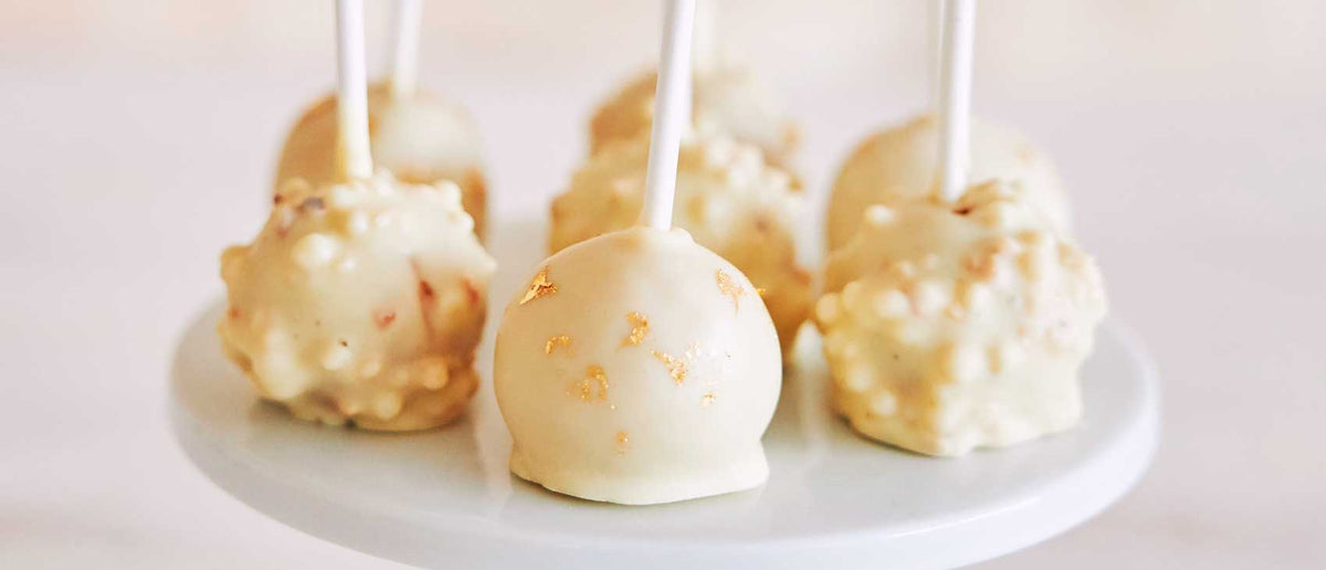 Bombones proteicos de chocolate blanco, con un toque crunch