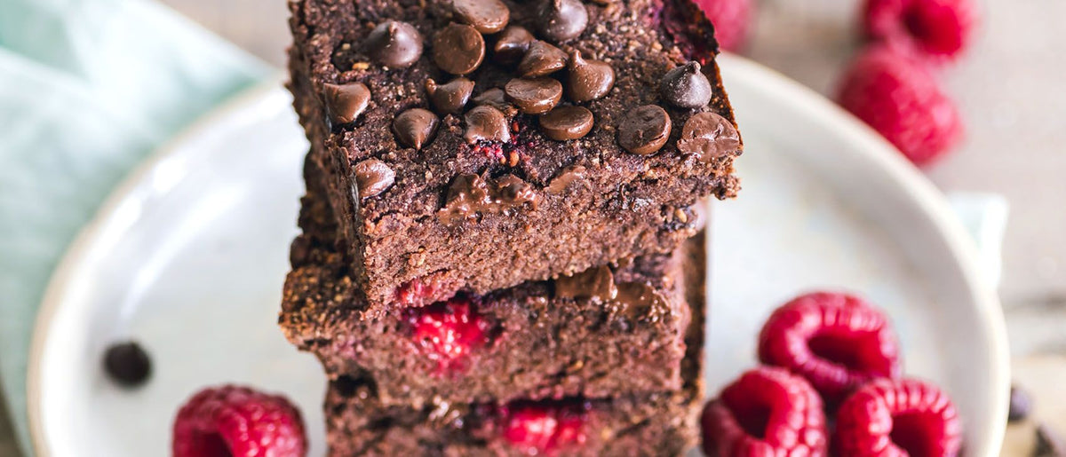 Brownie fit de chocolate y frambuesas