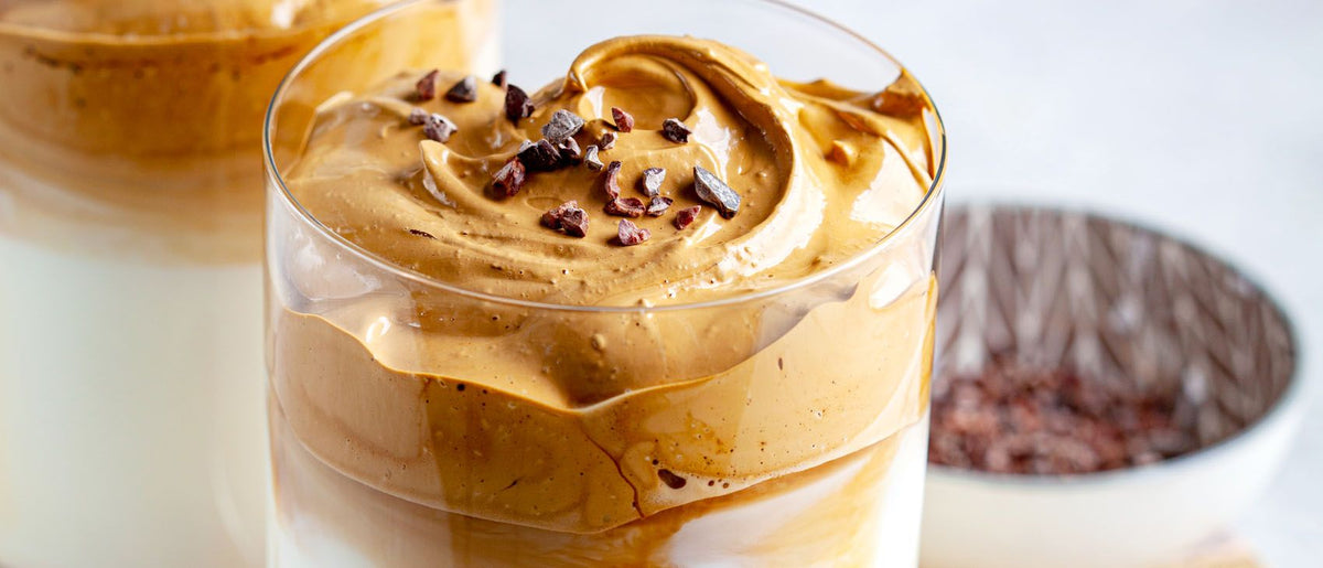 Café Dalgona saludable, cremoso y con un extra de proteína