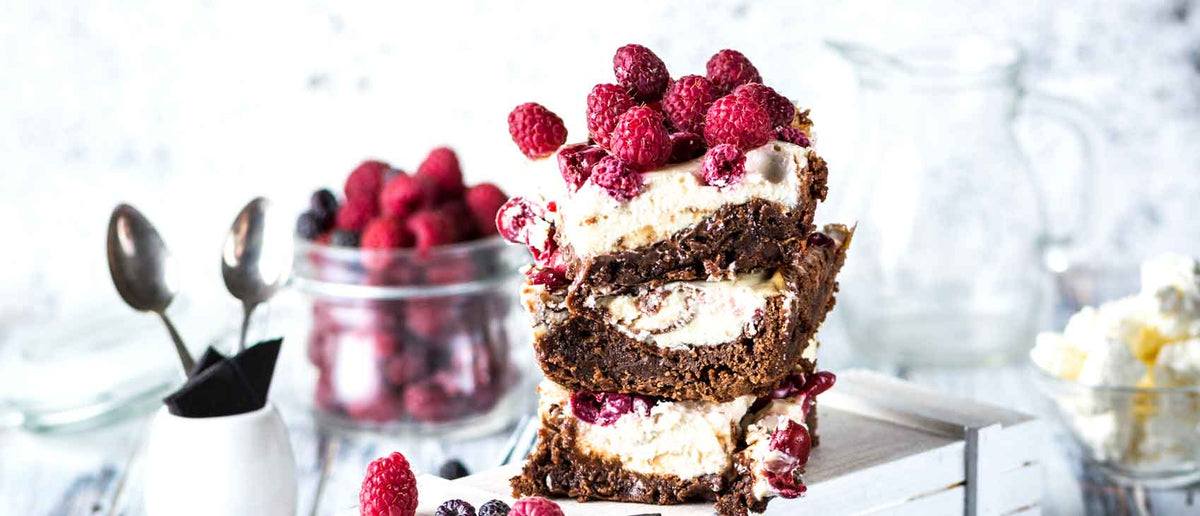 Cheesecake con brownie proteico, ¡doble placer!