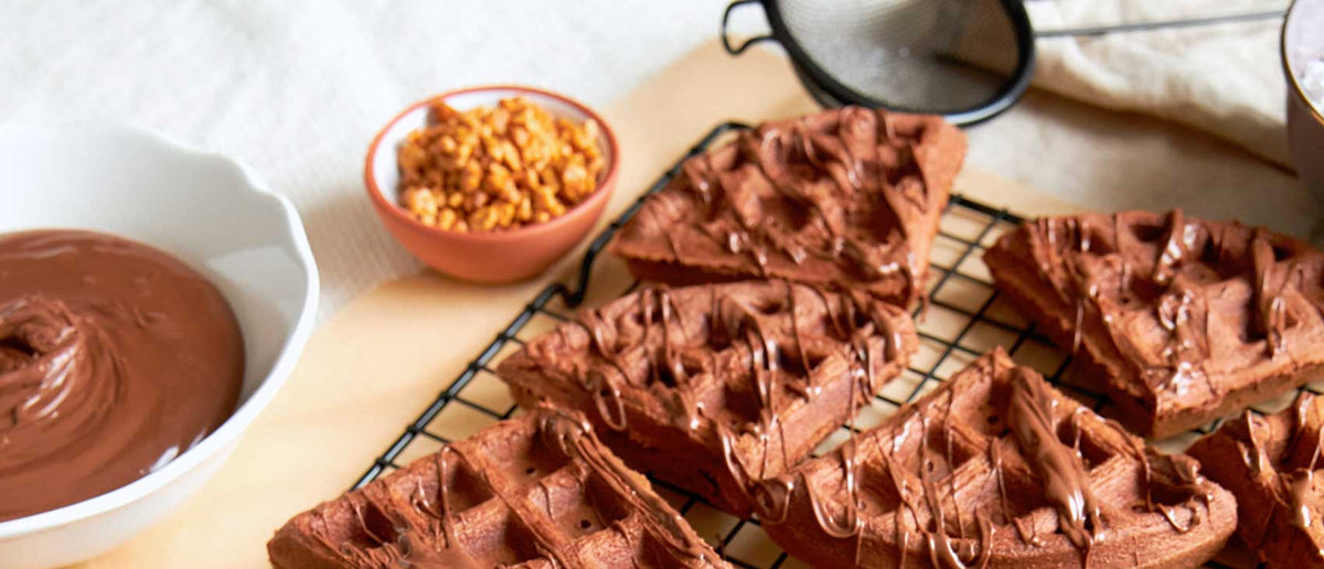 Gofres saludables de chocolate, perfectos para el desayuno o la merienda