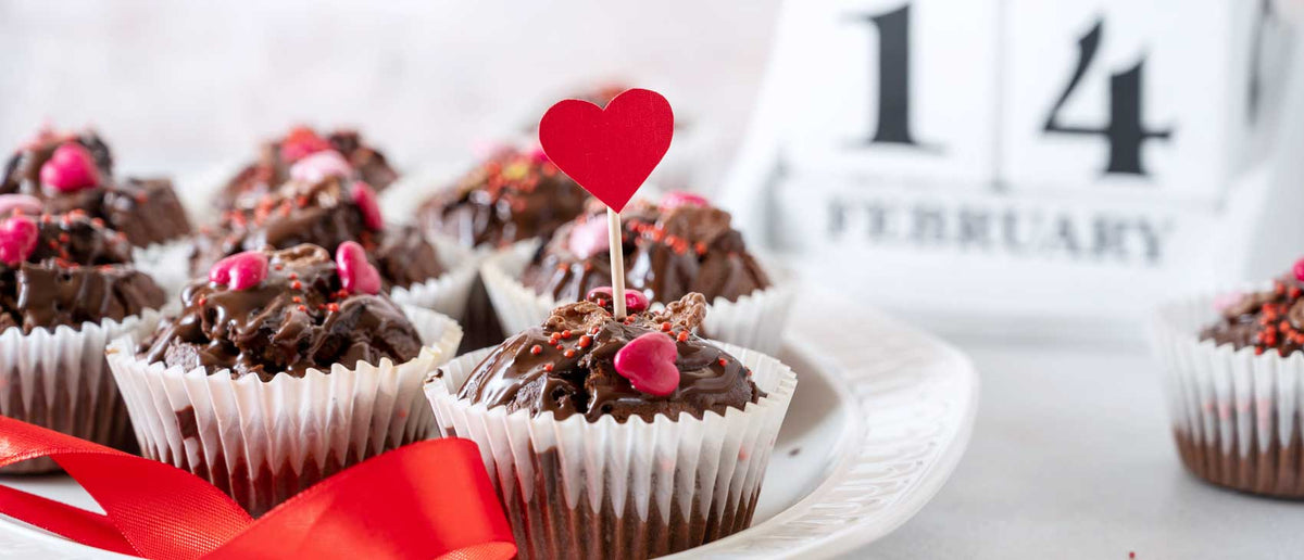 Magdalenas proteicas de chocolate y fresa, una explosión de placer