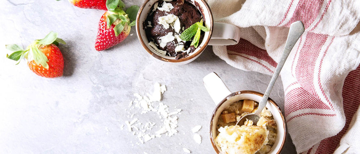 Mug Cake proteico de rocher y crema de cacahuete