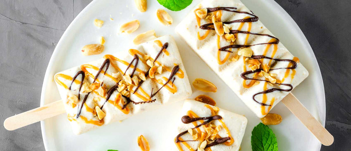 Paletas de vainilla y crema de cacahuete, tu batido de proteínas en forma de helado