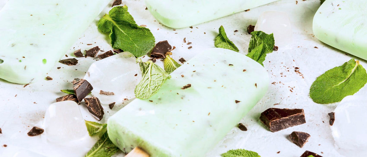 Paletas de helado de chocolate y menta, un clásico con un extra de proteína