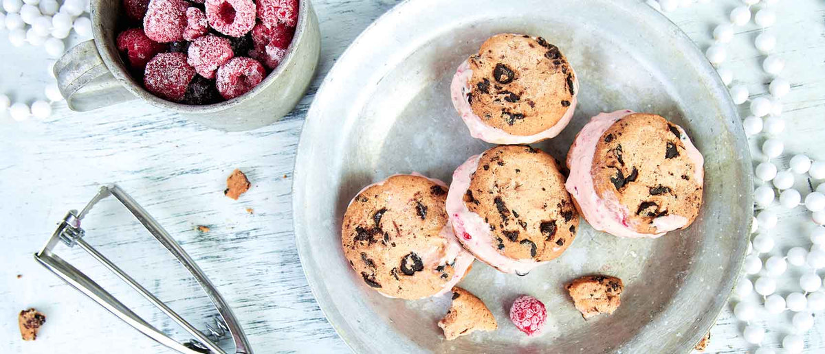Sándwich de helado proteico con cookies