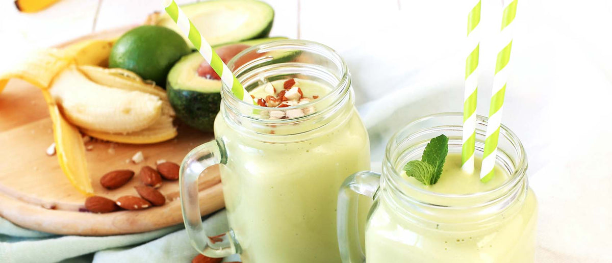 Smoothie proteico de aguacate y plátano, energético y saciante