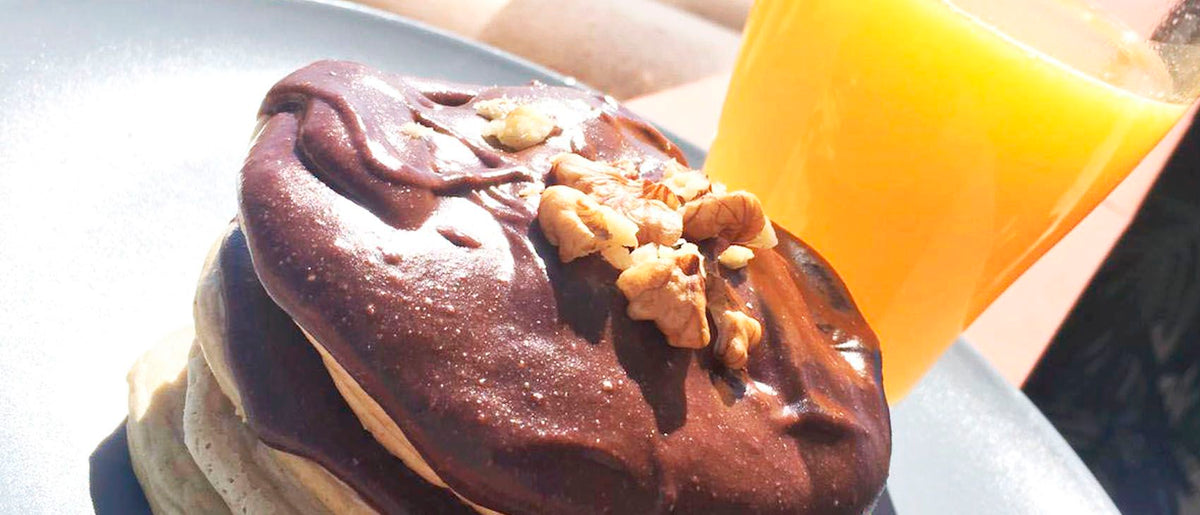 Deliciosas y esponjosas tortitas altas en proteína